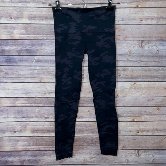 Spanx Black and Gray Camo Size XS EUC - Picture 1 of 6